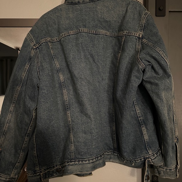 Levi's Blue Denim Jacket with White Sherpa Lining - Picture 3 of 3